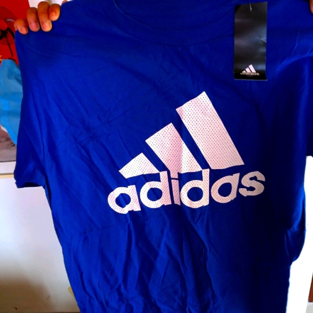 Adidas t 👕 new
